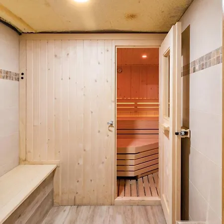Spacious House With Sea View In + Jacuzzi 林克勒斯