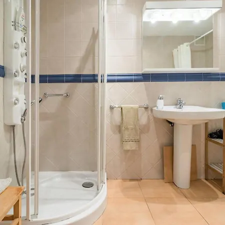Spacious House With Sea View In + Jacuzzi