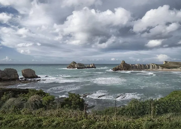 Prázdninový dům Spacious House With Sea View In + Jacuzzi Liencres