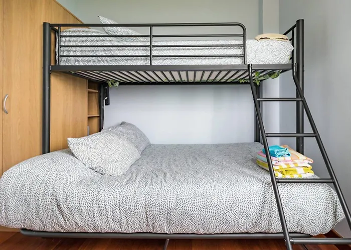 Spacious House With Sea View In + Jacuzzi 度假居 *