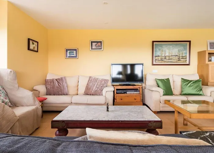 Spacious House With Sea View In + Jacuzzi