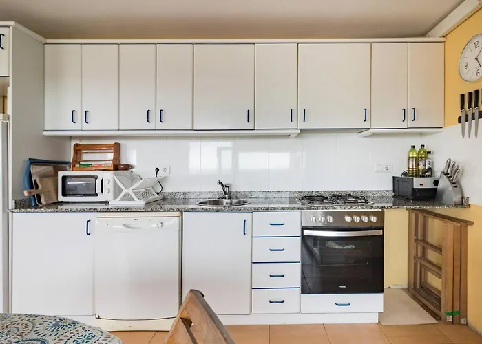 Spacious House With Sea View In + Jacuzzi 度假居