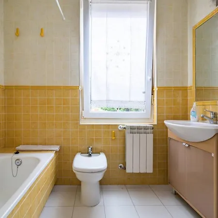 Holiday home Spacious House With Sea View In + Jacuzzi