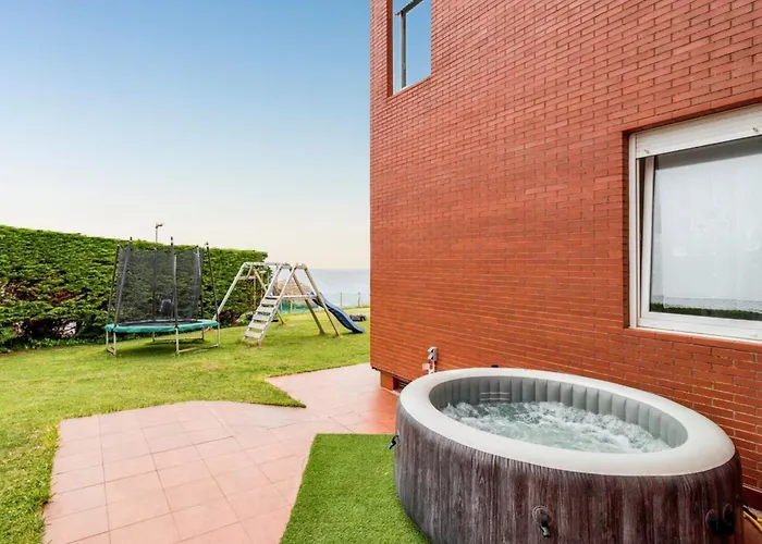 Holiday home Spacious House With Sea View In + Jacuzzi