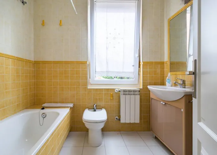 Holiday home Spacious House With Sea View In + Jacuzzi