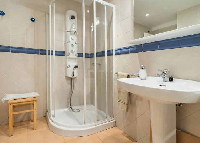 Spacious House With Sea View In + Jacuzzi Holiday home